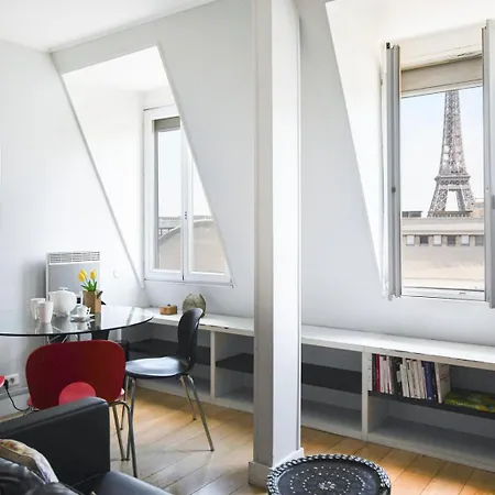 Appartamento Guestready -cozy With Eiffel Tower View Parigi